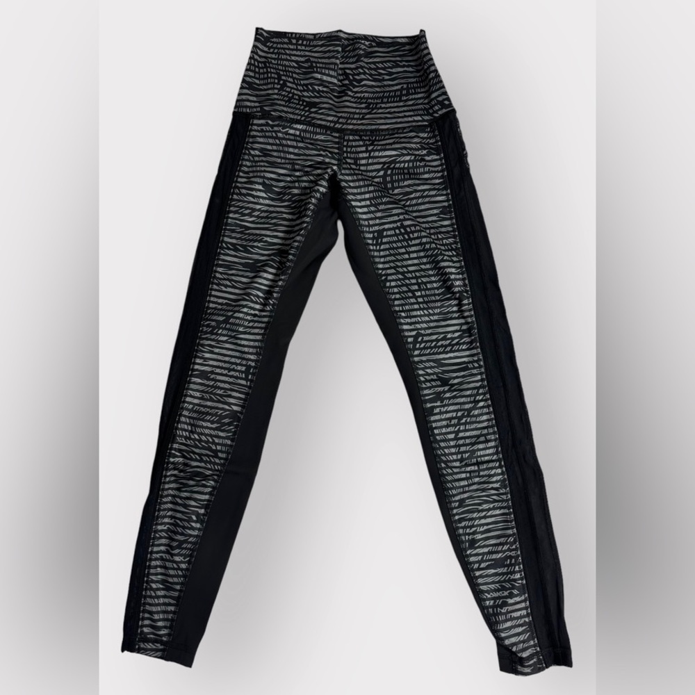 Lululemon, Leggings with Meshed Sides, Size 4